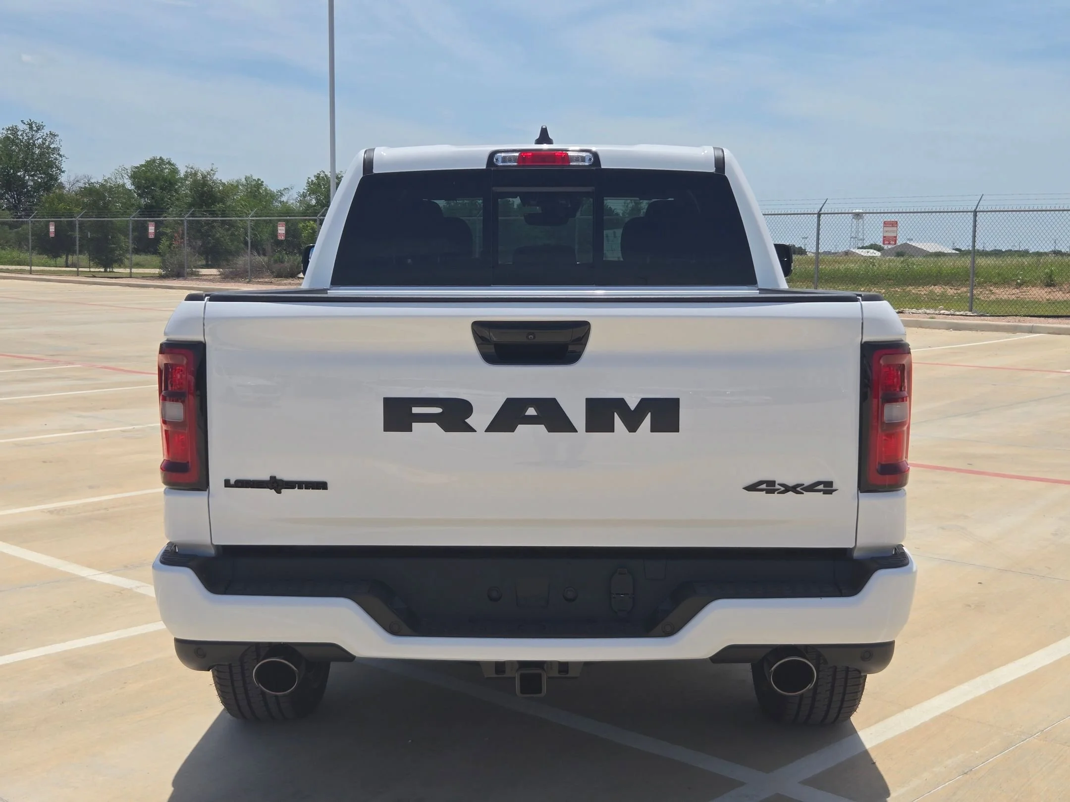 New 2026 Bright White Clear-Coat Exterior Paint RAM Big Horn/Lone Star image 4