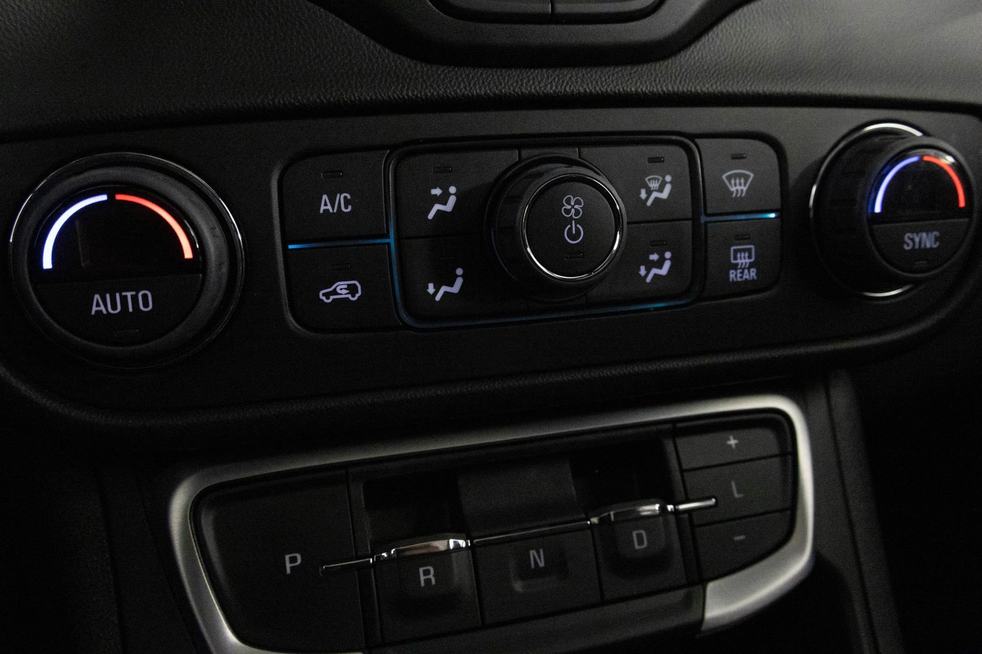 2023 GMC TERRAIN - Image 23