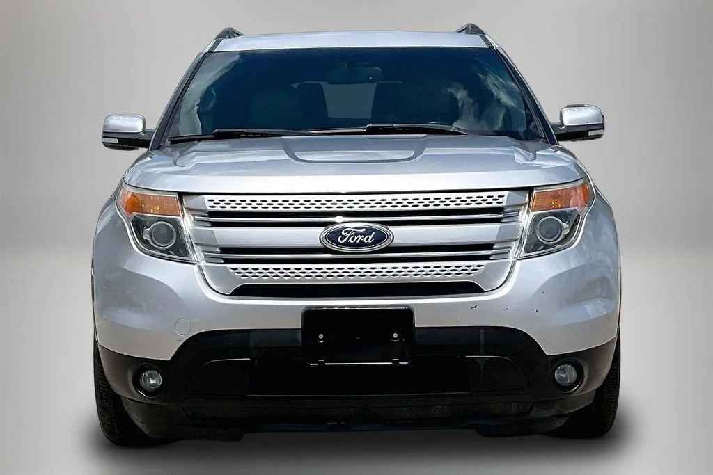 Used 2013 Silver Ford Limited image 3
