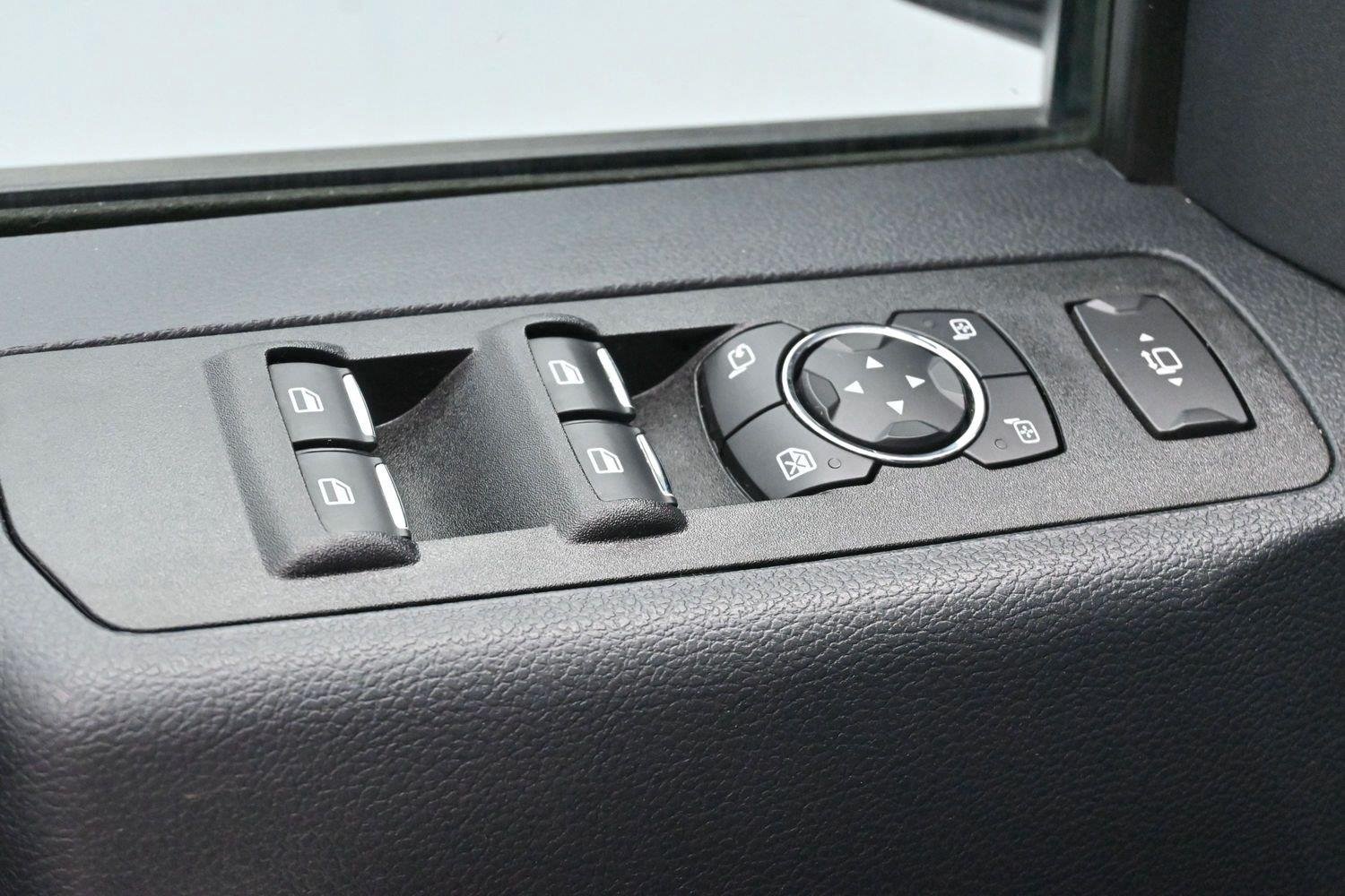 Used 2022 Star White Metallic Tri-Coat Ford LARIAT image 10