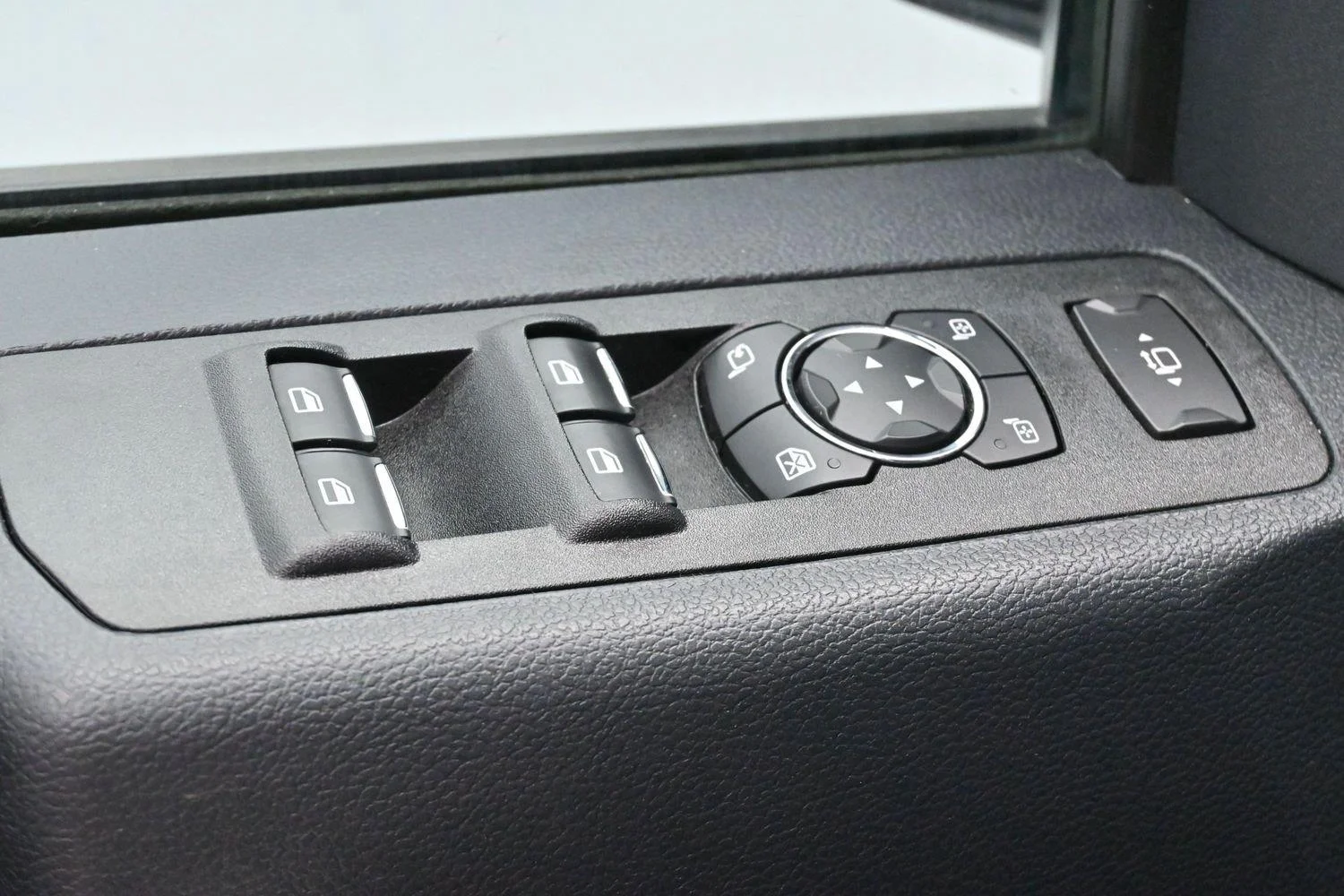 Used 2022 Star White Metallic Tri-Coat Ford LARIAT image 10