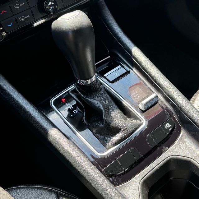 Used 2024 White Jeep Latitude image 24