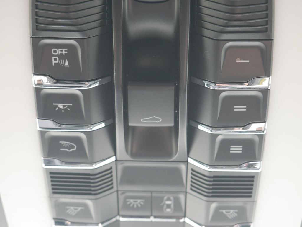 Used 2022 Silver Porsche Base image 37