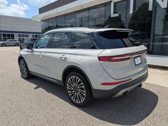 Used 2022 White Lincoln Reserve image 4