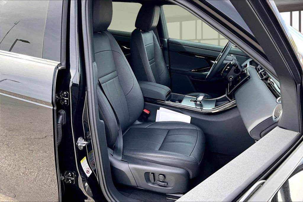 Used 2025 Santorini Black Metallic Land Rover Dynamic image 7