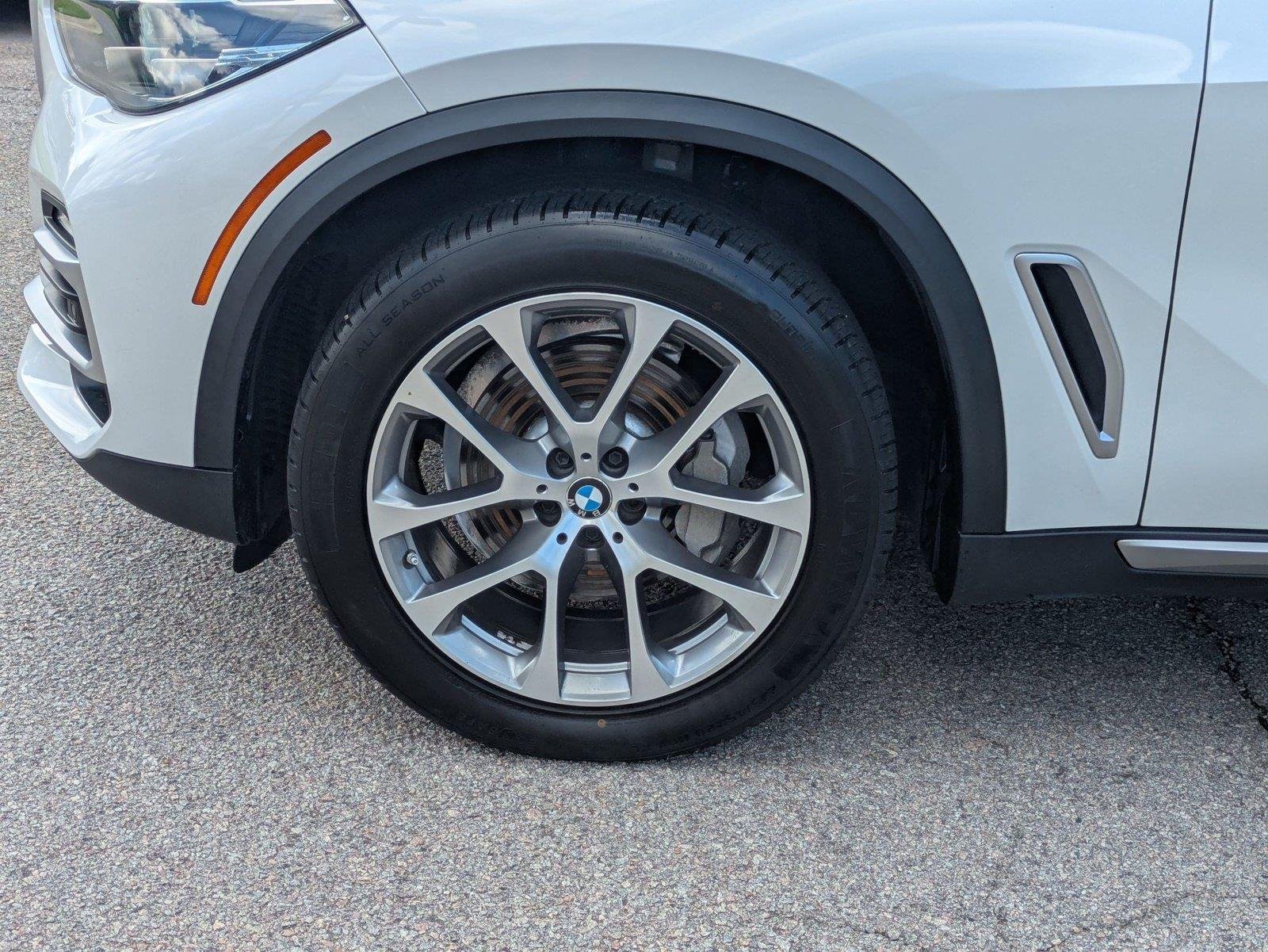 Used 2019 Mineral White Metallic BMW xDrive40i image 10