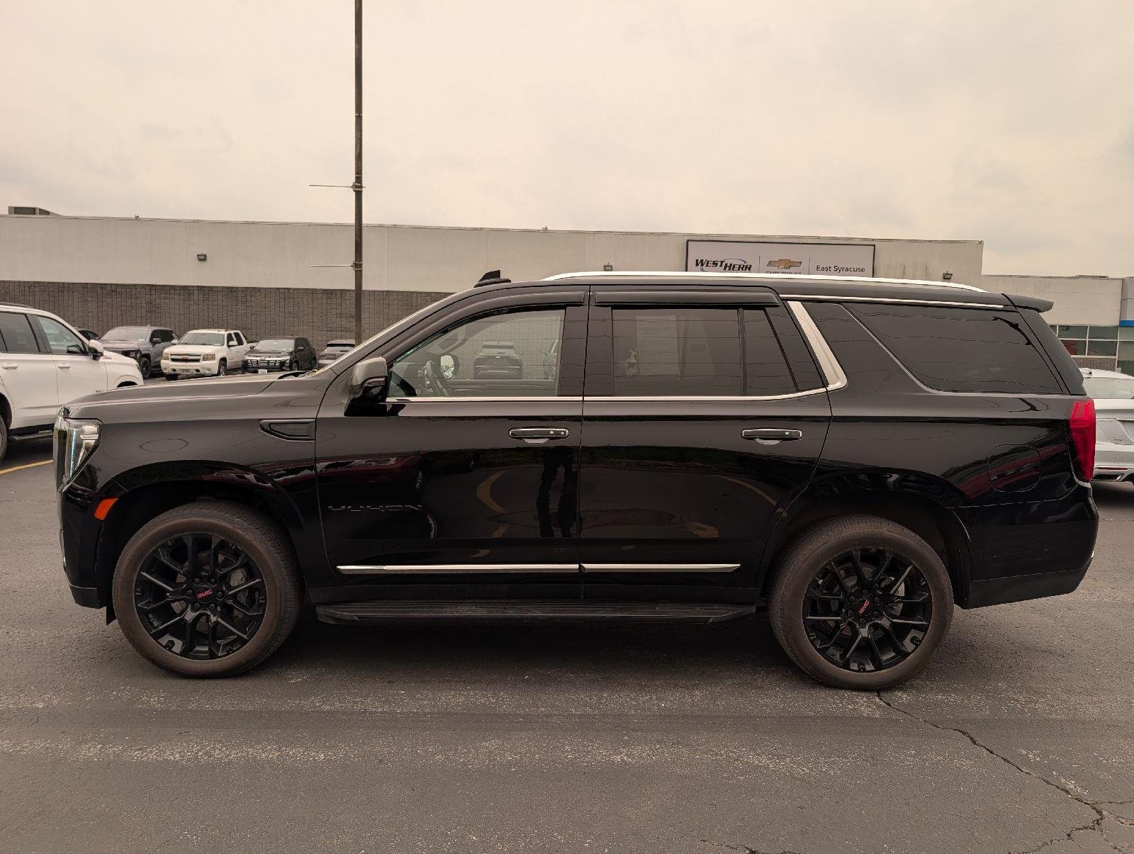 Used 2024 Onyx Black GMC SLT image 5