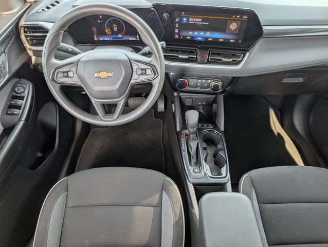 Used 2025 Gray Chevrolet LT image 6