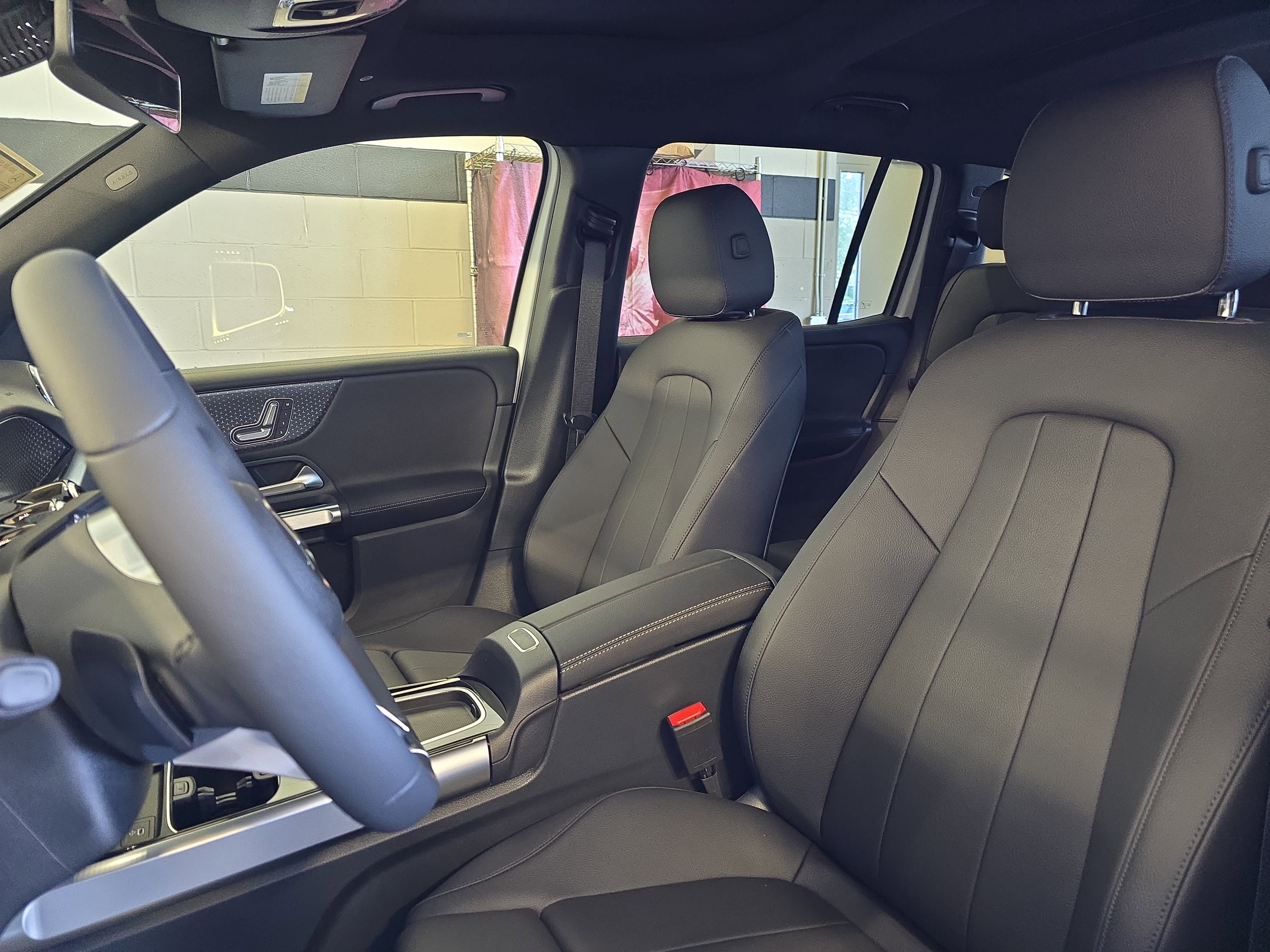 New 2026 Polar White Mercedes-Benz GLB250 image 16