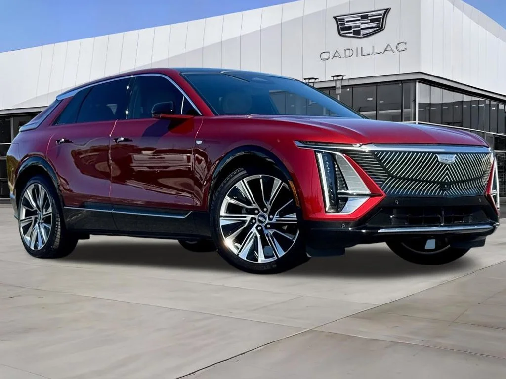Used 2026  Cadillac Signature Luxury image 2