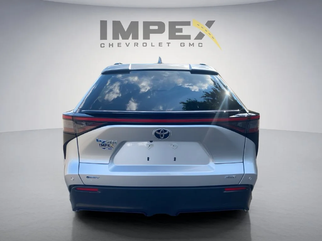 Used 2025 Silver Toyota XLE image 4