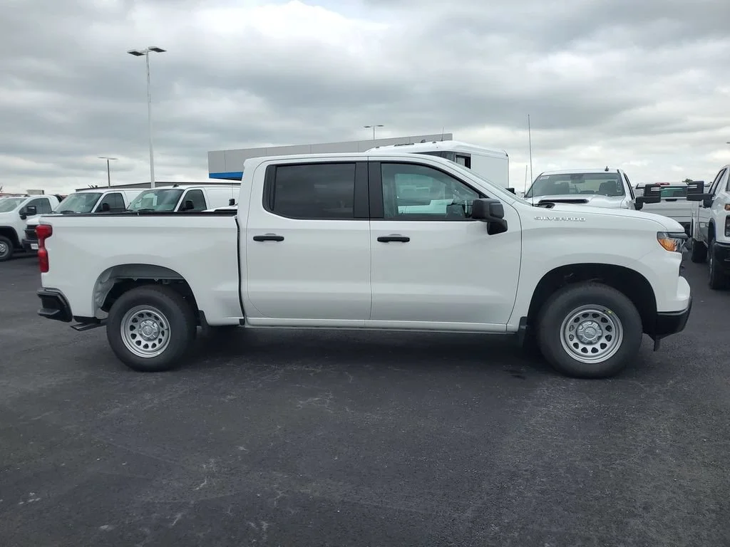 New 2026 Summit White Chevrolet WT image 20