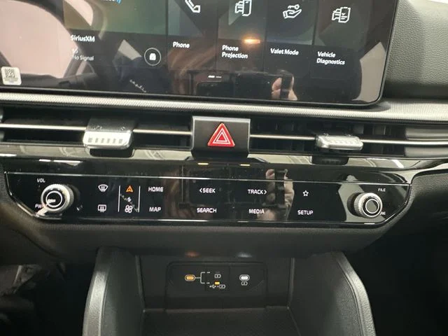 New 2026 Snow White Pearl Kia LX image 17