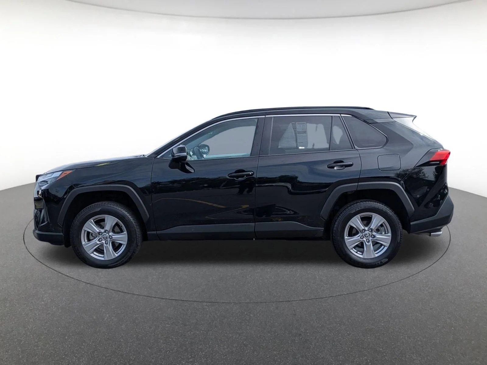 Used 2022 Midnight Black Metallic Toyota XLE image 8