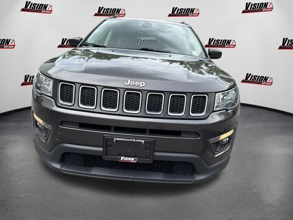 Used 2018 Gray Jeep Latitude image 2