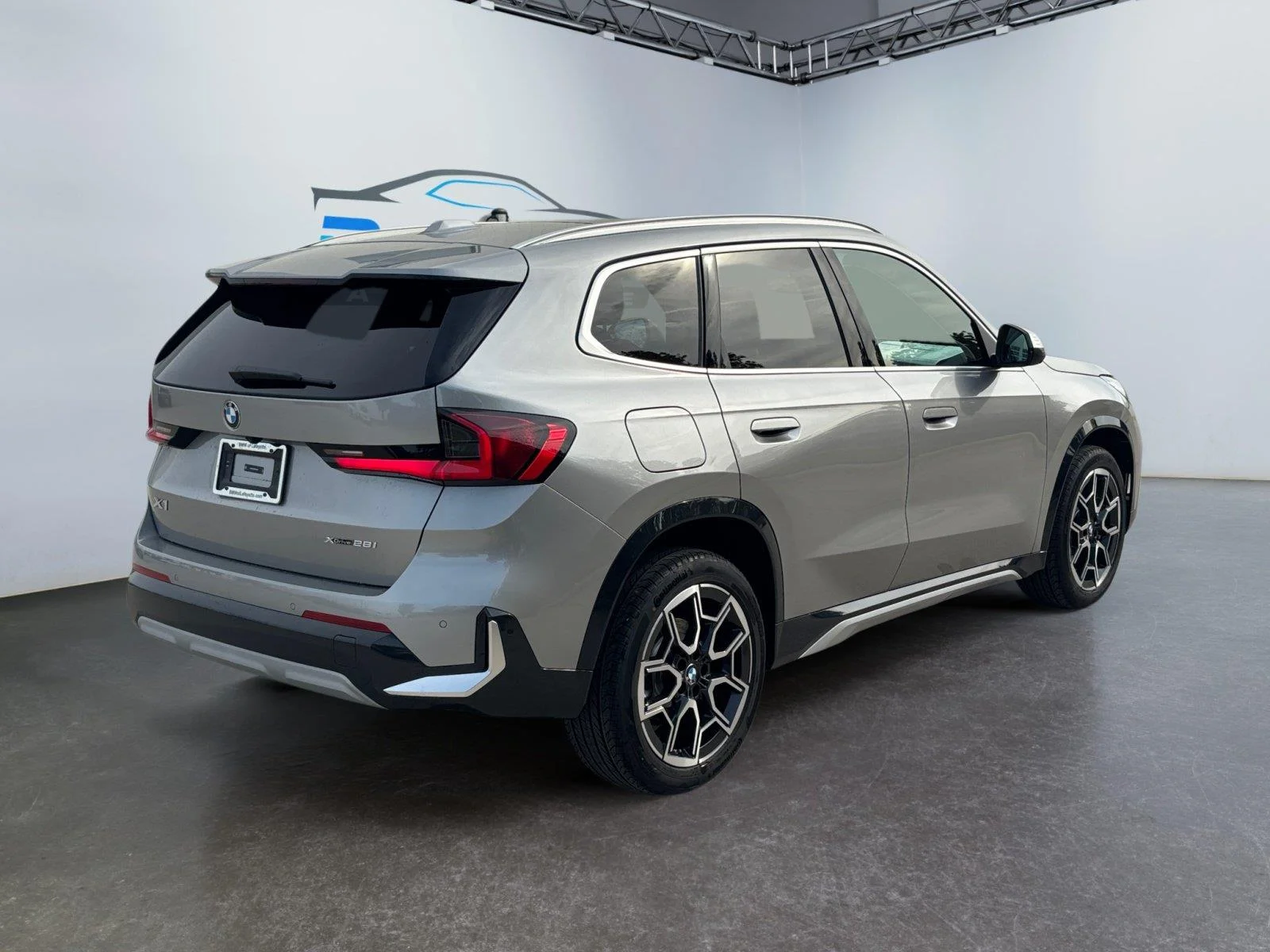 New 2027 Space Silver Metallic BMW xDrive28i image 3