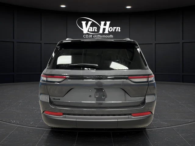 New 2026 Baltic Gray Metallic Clear-Coat Exterior Paint Jeep Altitude image 4
