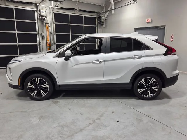 Used 2024 White Mitsubishi SEL image 4