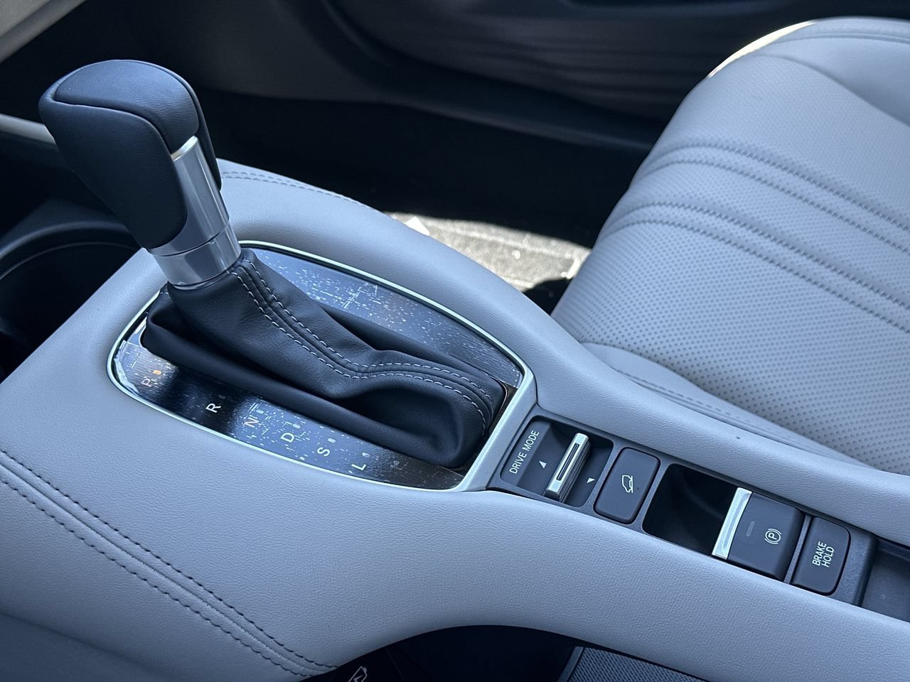 New 2027 Platinum White Pearl Honda EX-L AWD image 19
