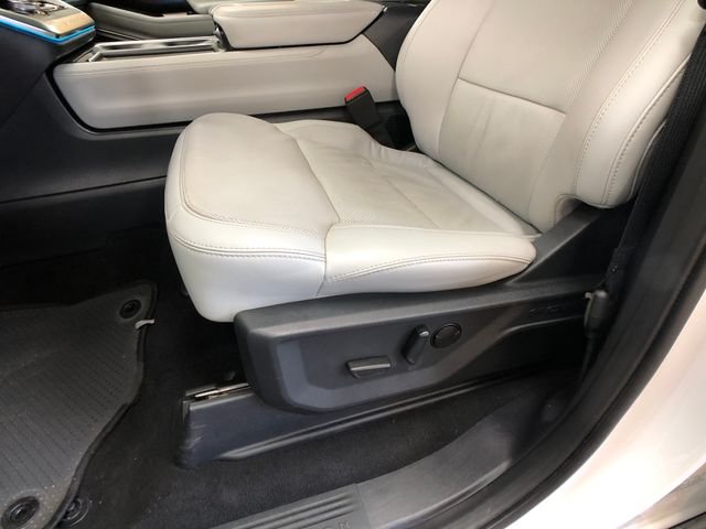 Used 2025 Oxford White Ford Platinum image 11