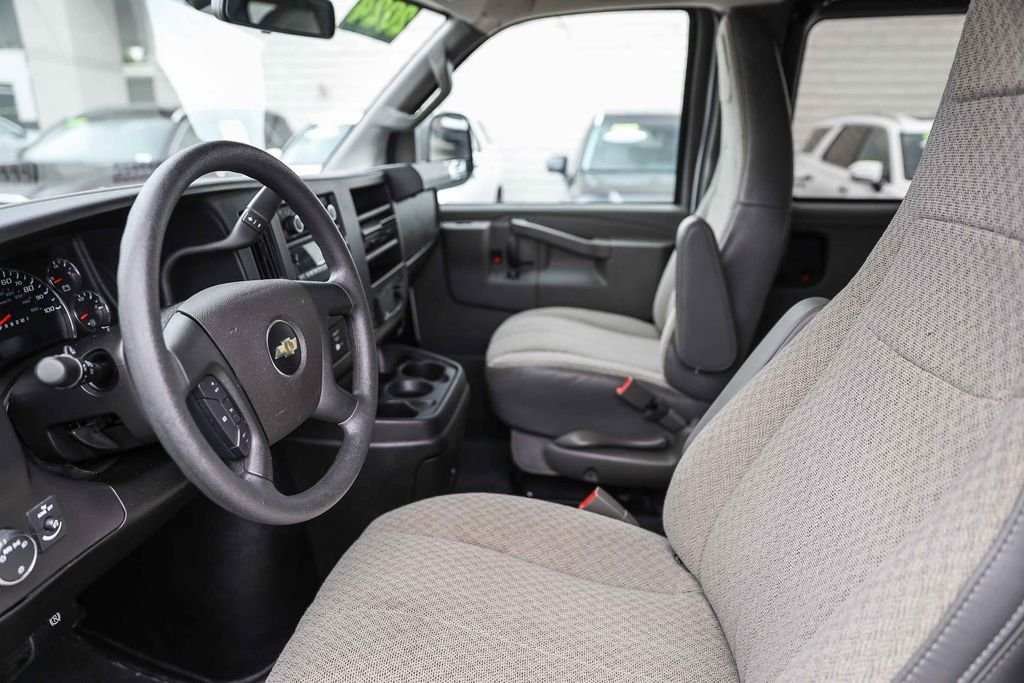 2024 Chevrolet Express Passenger LT - Photo 19