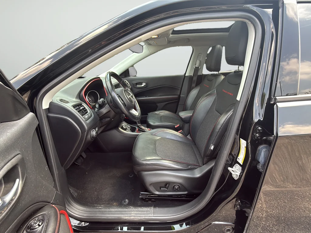 Used 2020 Black Jeep Trailhawk image 29