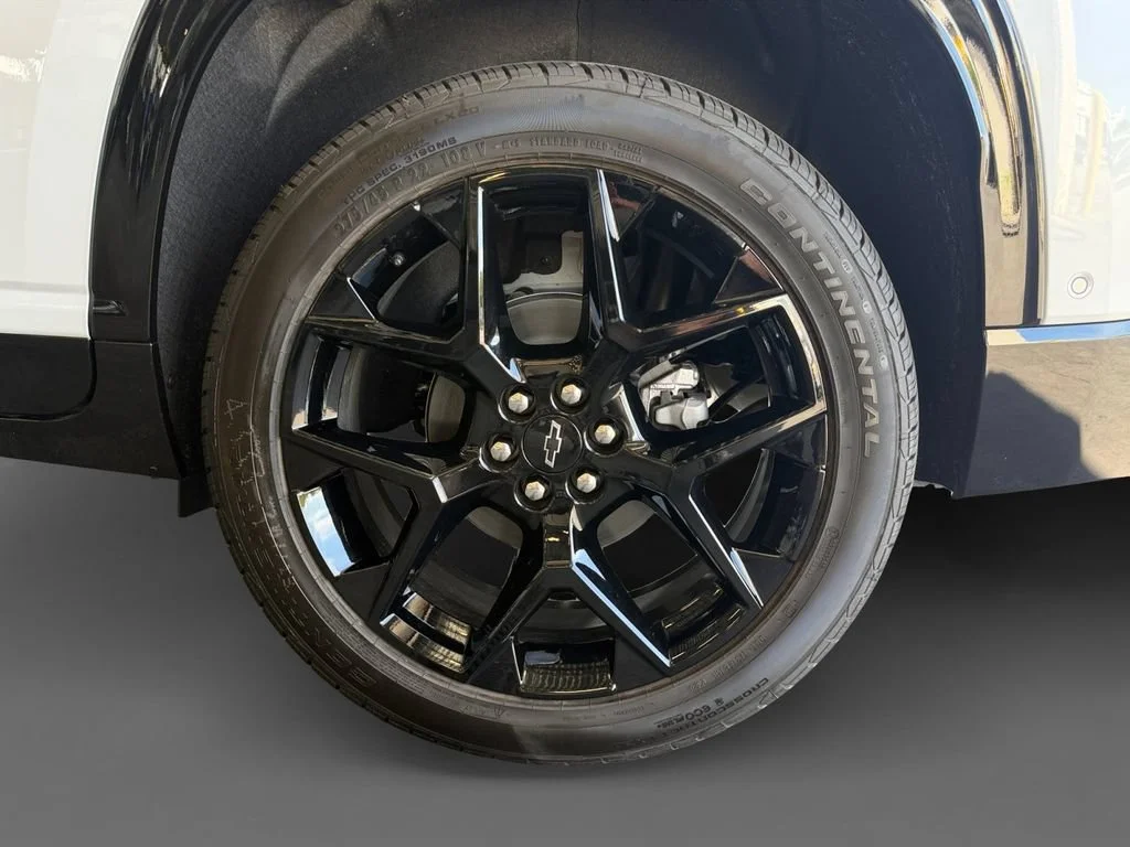 New 2026 Polar White Tricoat Chevrolet RS image 17