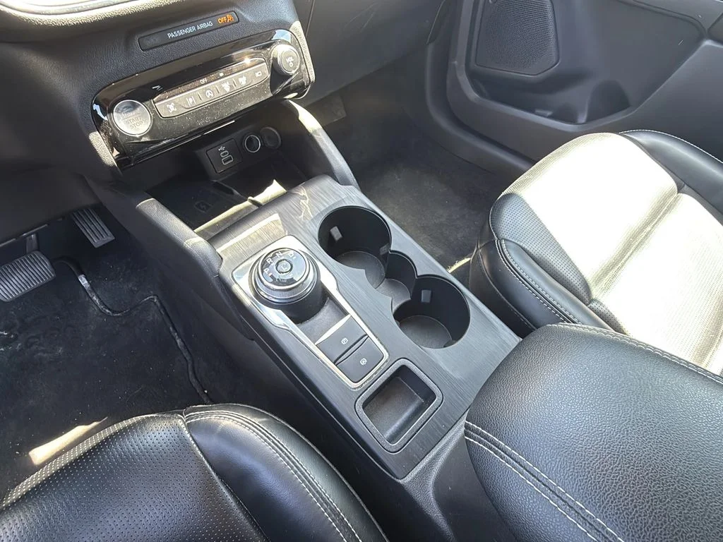 Used 2024 Carbonized Grey Metallic Ford Platinum image 21