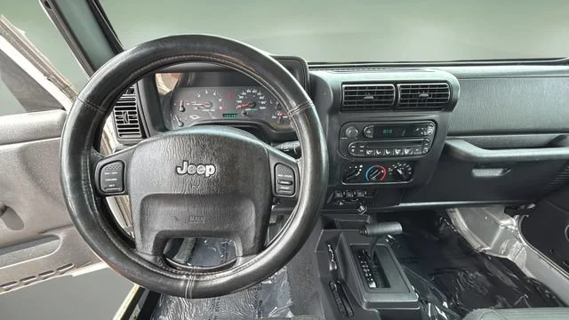 Used 2006 Silver Jeep Unlimited LWB image 11