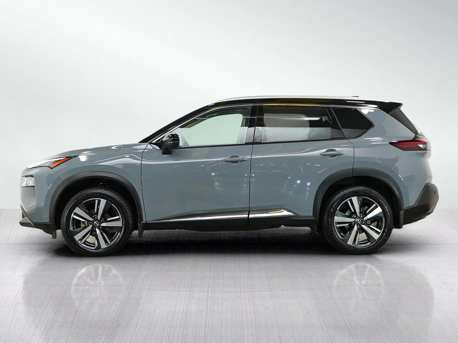 Used 2022 Nissan Rogue SL with VIN JN8BT3CB7NW332833 for sale in Burnsville, Minnesota