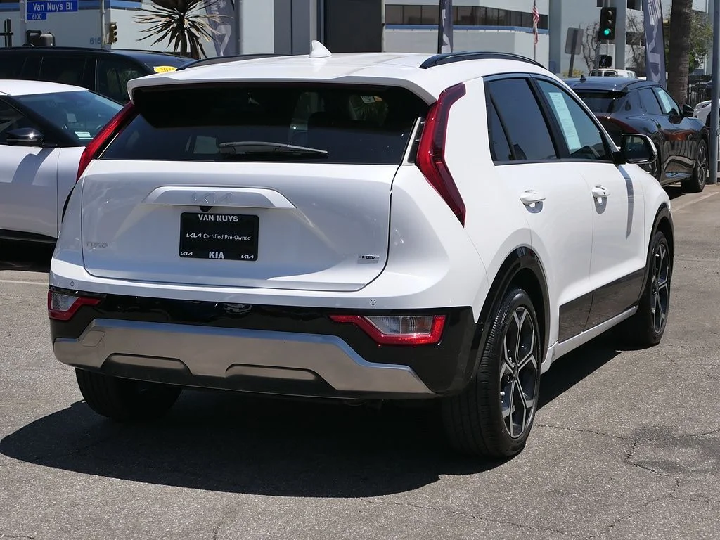 Used 2024 White Kia EX Touring image 3
