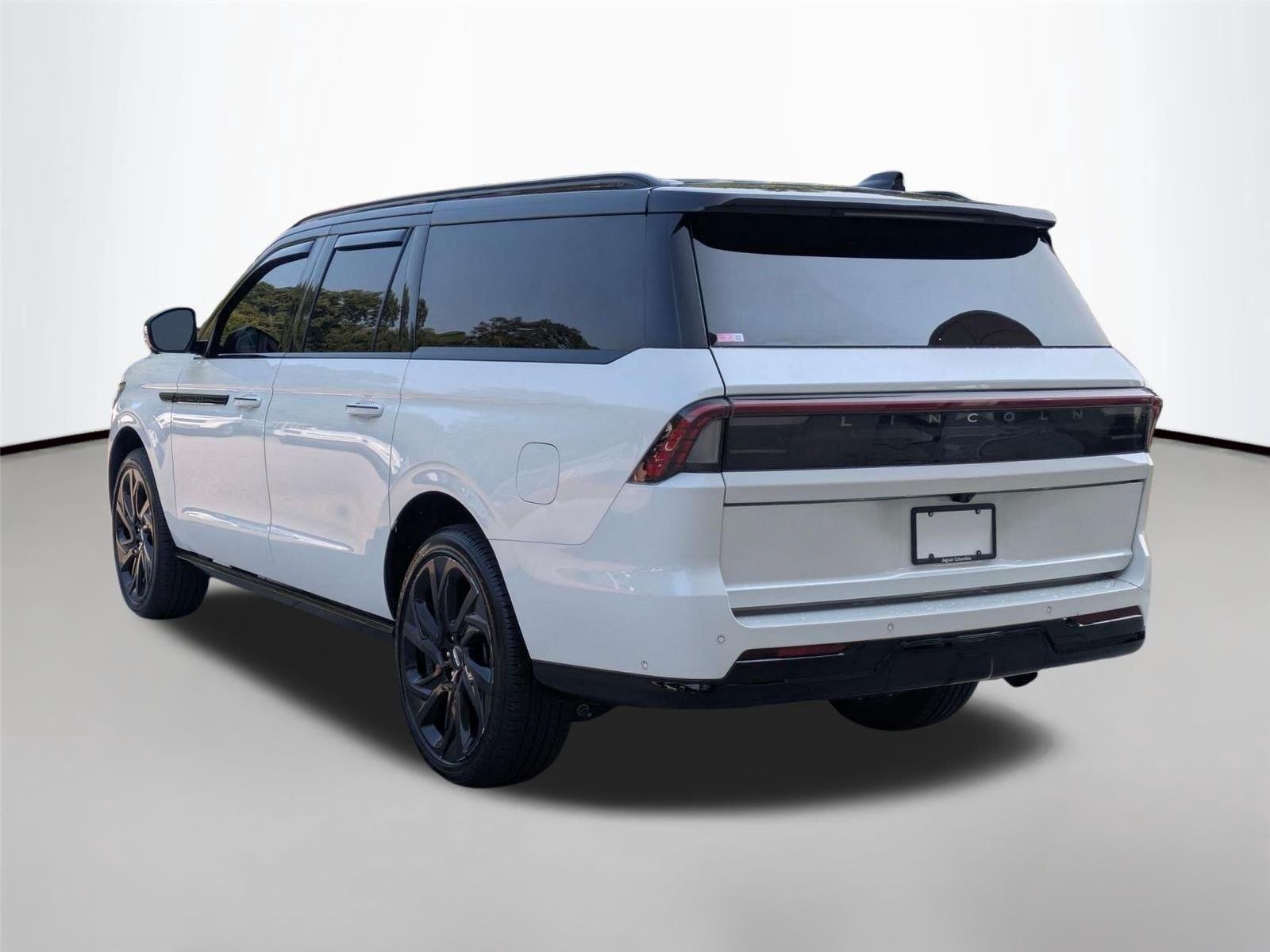 Used 2025 Pristine White Metallic Tri-Coat Lincoln Black Label image 7