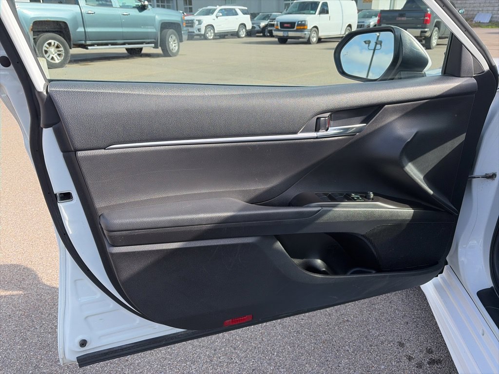 Used 2023 White Toyota SE image 21