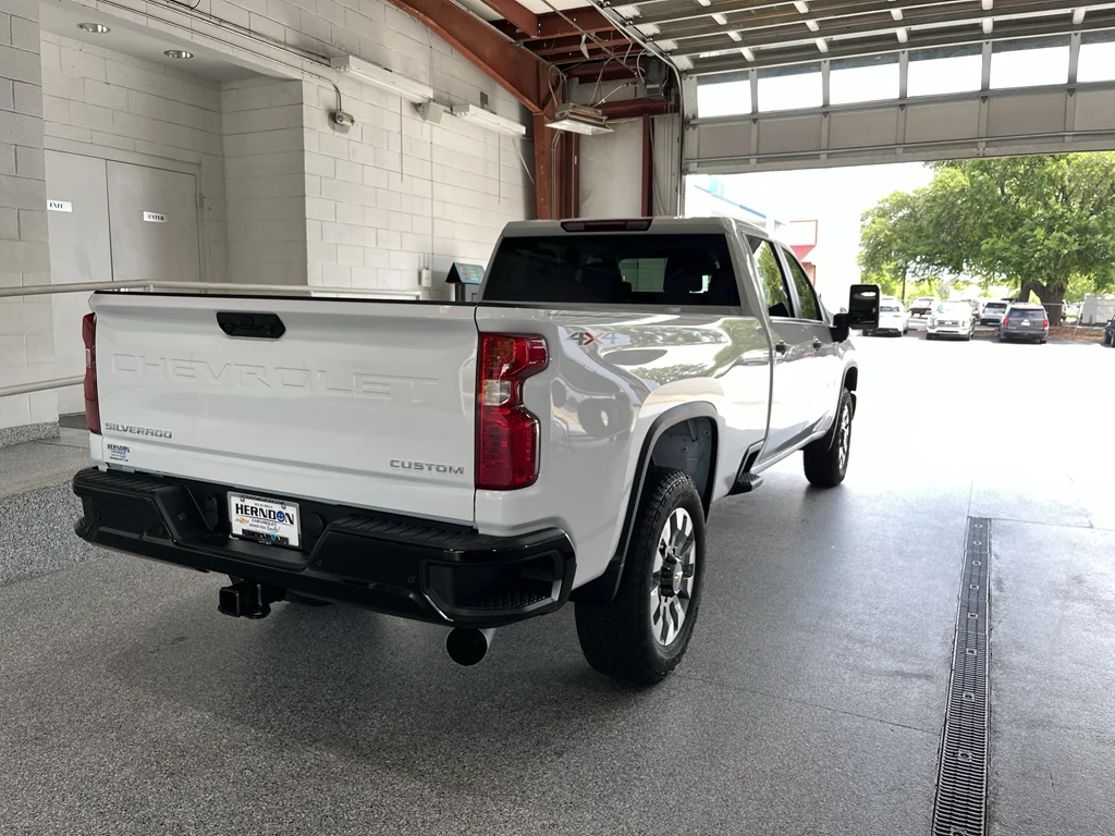 New 2026 Summit White Chevrolet Custom image 9