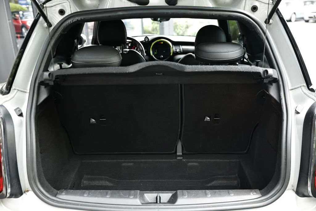 Used 2021 White Silver Metallic MINI Signature image 27