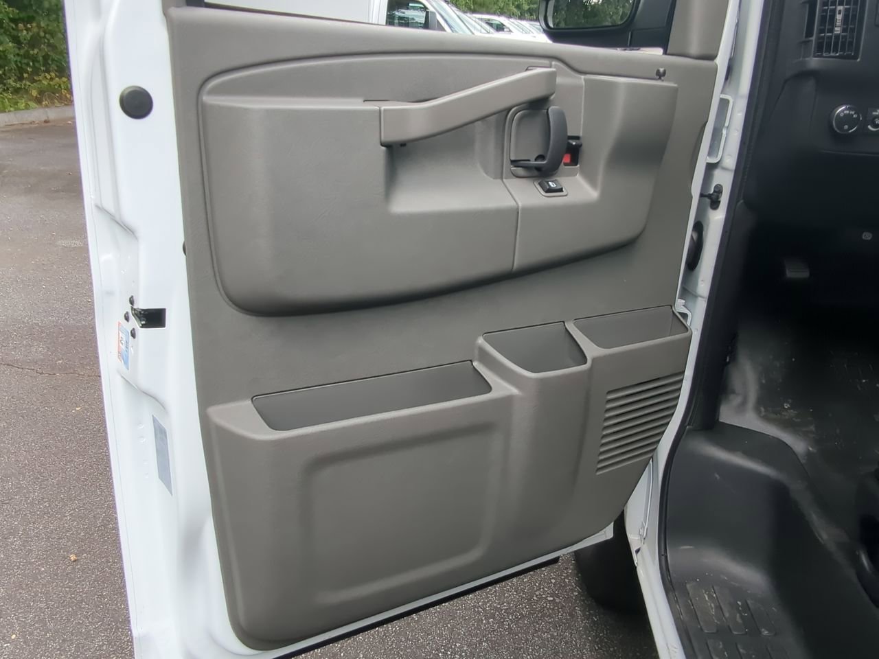New 2025 Summit White Chevrolet Work Truck image 19
