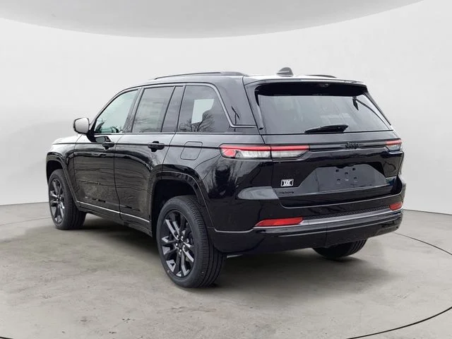 New 2026 Diamond Black Crystal Pearlcoat Jeep LIMITED RESERVE 4X4 image 3