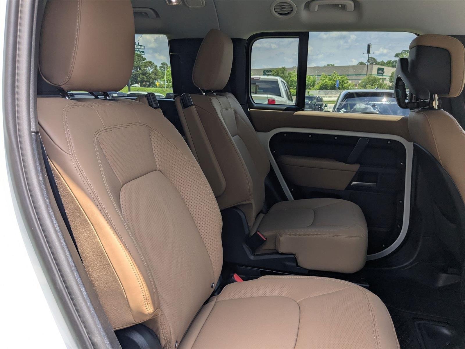 New 2026 Fuji White Land Rover X-Dynamic SE image 29