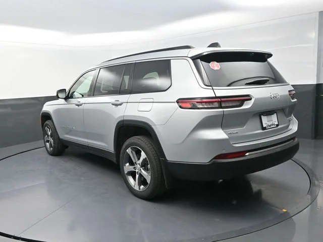 New 2026 Silver Zynith Exterior Paint Jeep Limited image 7