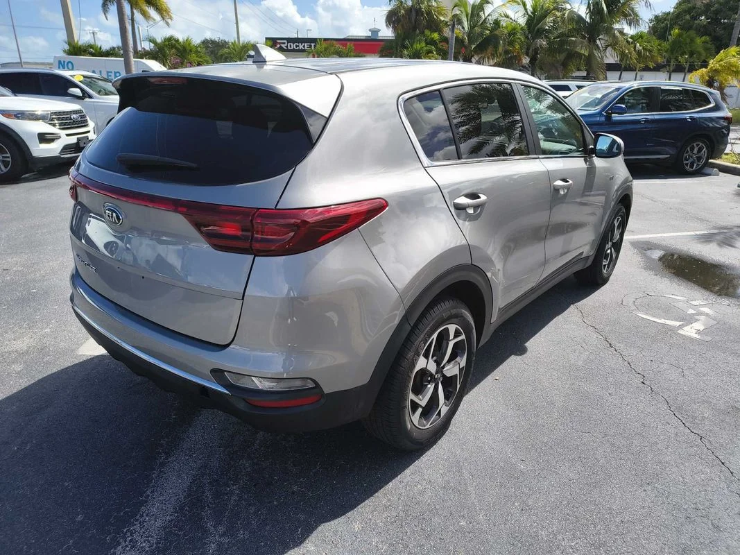 Used 2022  Kia LX image 5