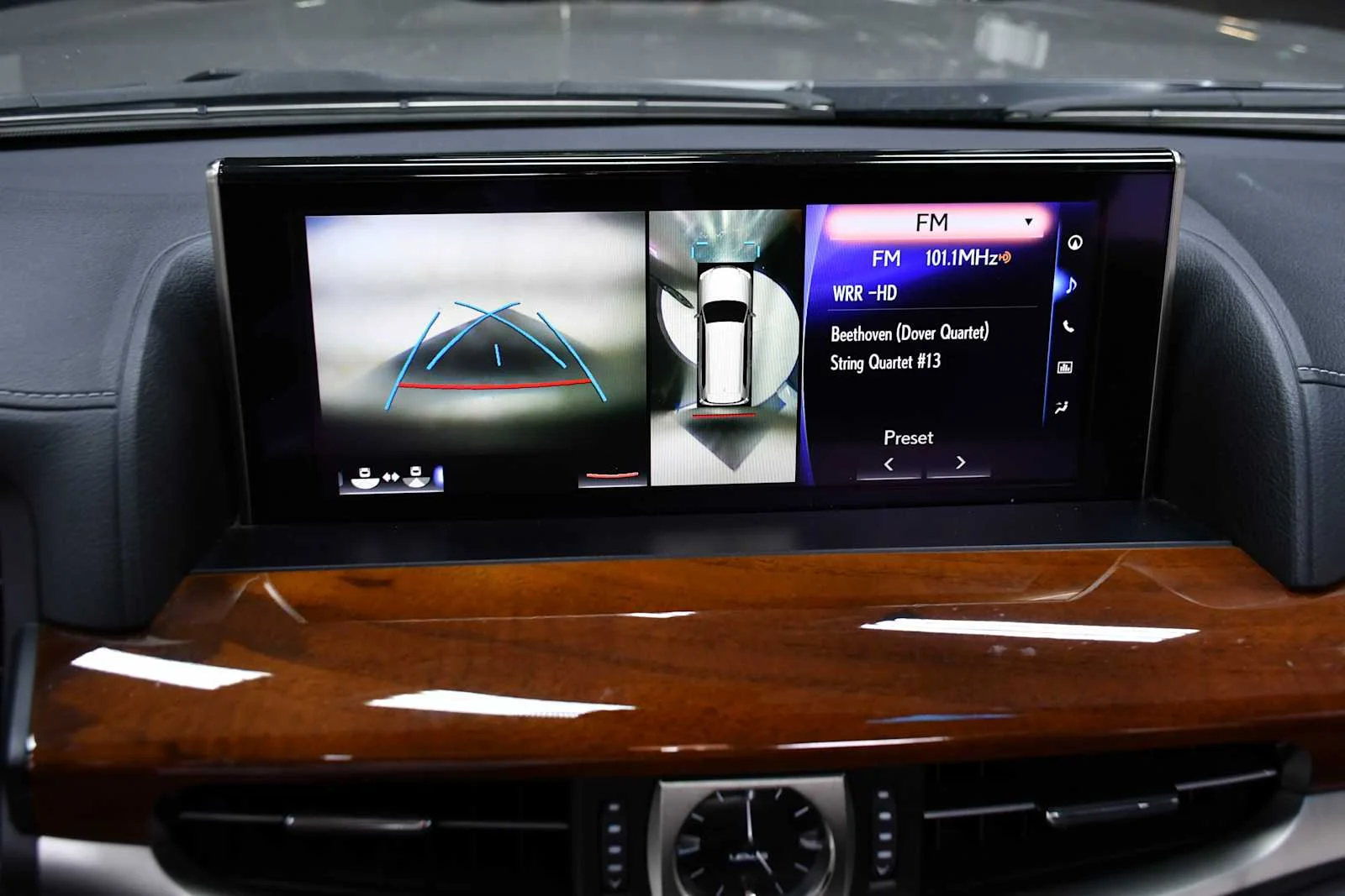 Used 2019 Atomic Silver Lexus  image 20