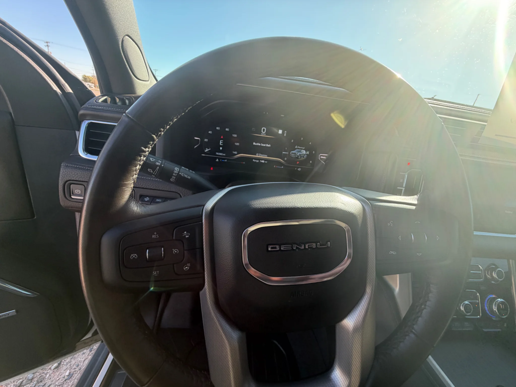 Used 2022 White Frost Tricoat GMC Denali image 21