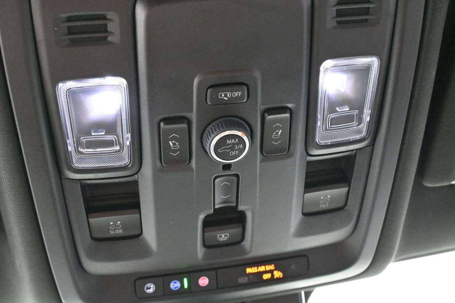 Used 2025 White Frost Tricoat GMC Denali Ultimate image 29