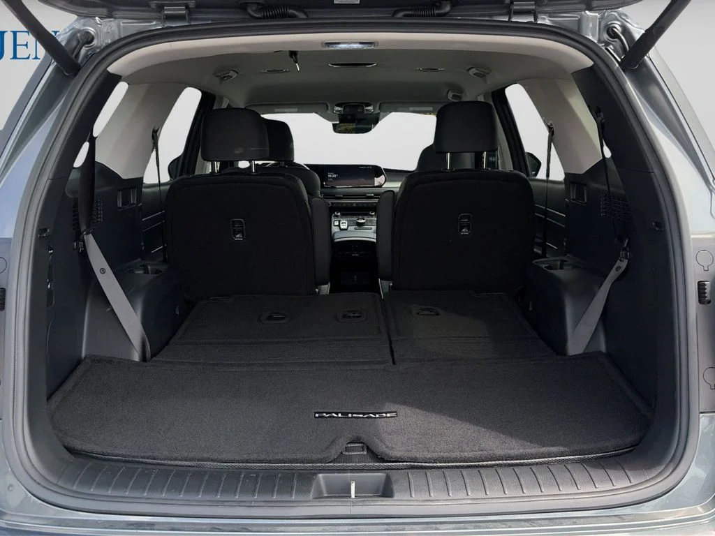 Used 2025 Gray Hyundai SEL image 9