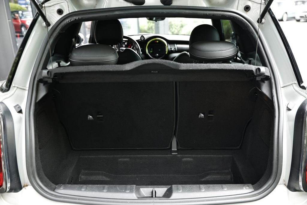 Used 2021 White Silver Metallic MINI Signature image 27