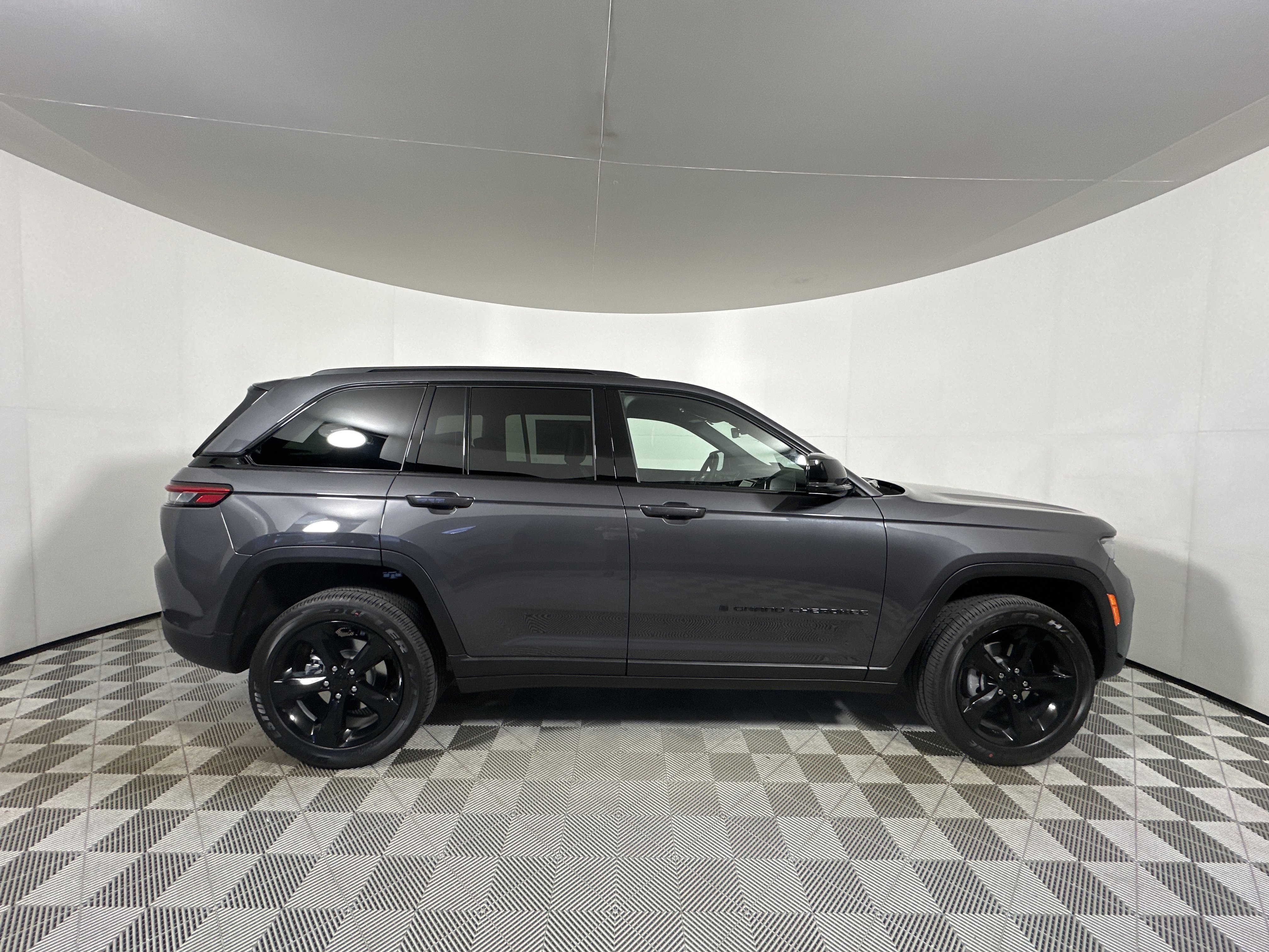 2025 Jeep Grand Cherokee Altitude - Photo 8
