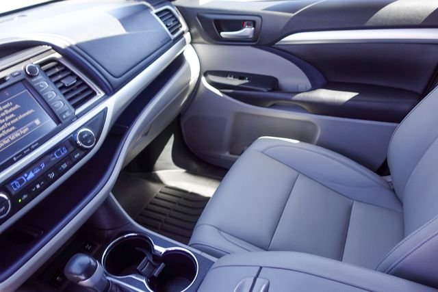 Certified Used 2019 Silver Toyota XLE image 23
