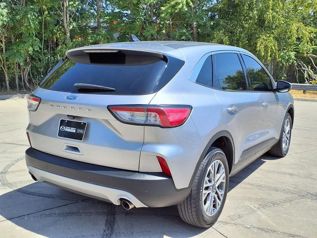 Used 2022 Silver Ford SEL image 3