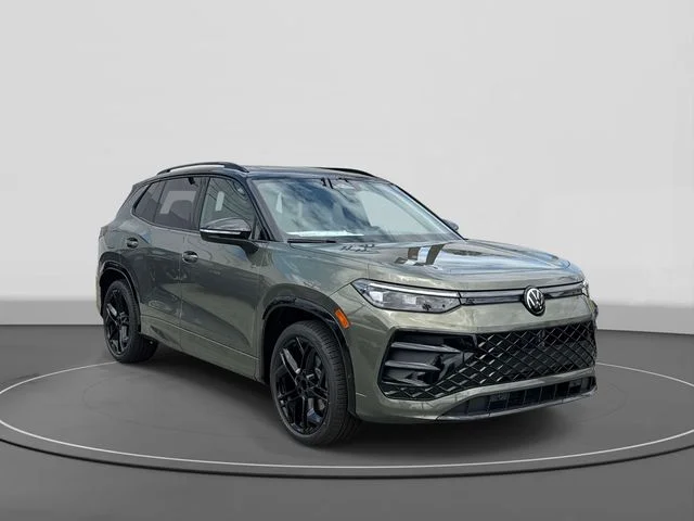 2026 Volkswagen Tiguan 2.0T SE R-Line Black's photo
