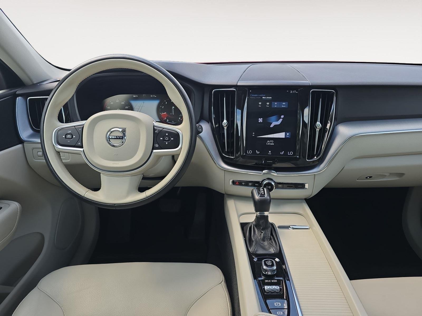 Used 2020 Fusion Red Metallic Volvo Momentum image 9